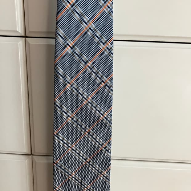 닥스 글렌 체크 + 오렌지 넥타이