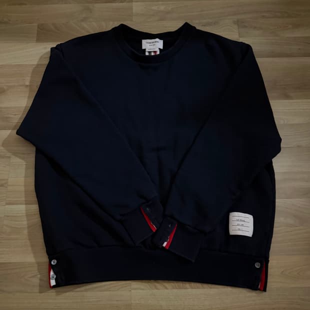 톰브라운 백삼선 맨투맨 네이비 4size