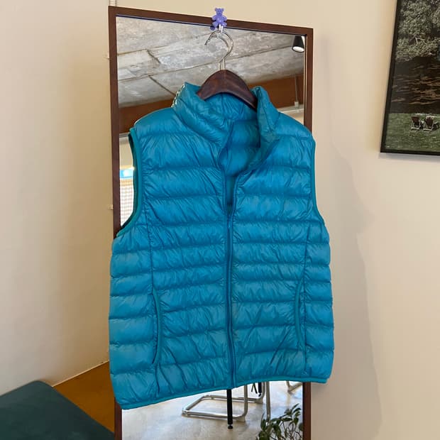 유니클로 여성용 경량 패딩 조끼