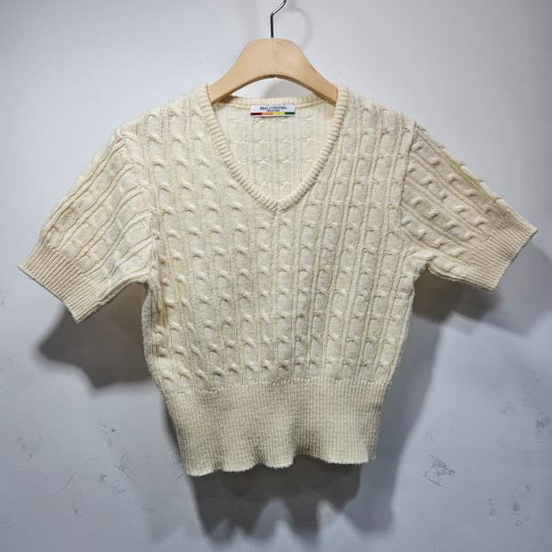 브이넥 꽈배기 반팔 니트