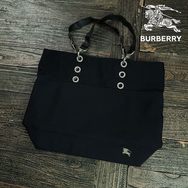 [버버리] 블루라벨 Y2K 빈티지 로고 자수 아일렛 숄더백 P01588