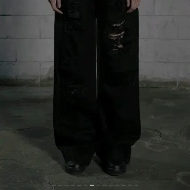 보헤미안서울) KNEE OPEN RIPPED WIDE JEANS, BLA