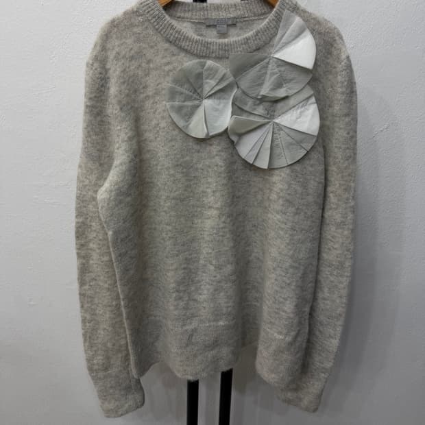 정품) COS 코스  꽃 장식 니트 스웨터 M