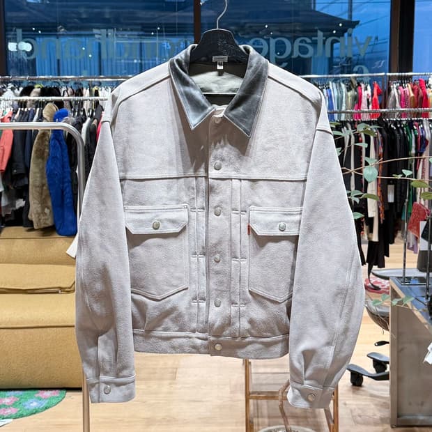 올리브 드랩 서비스 베이지 스웨이드 팻 트러커 자켓 