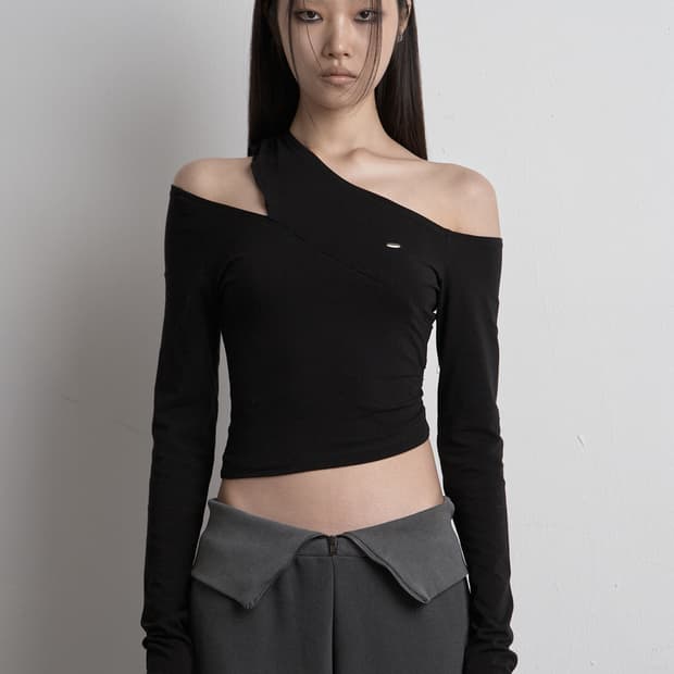 시너진 SHIRRING UNBALANCED LONG SLEEVE BLAC