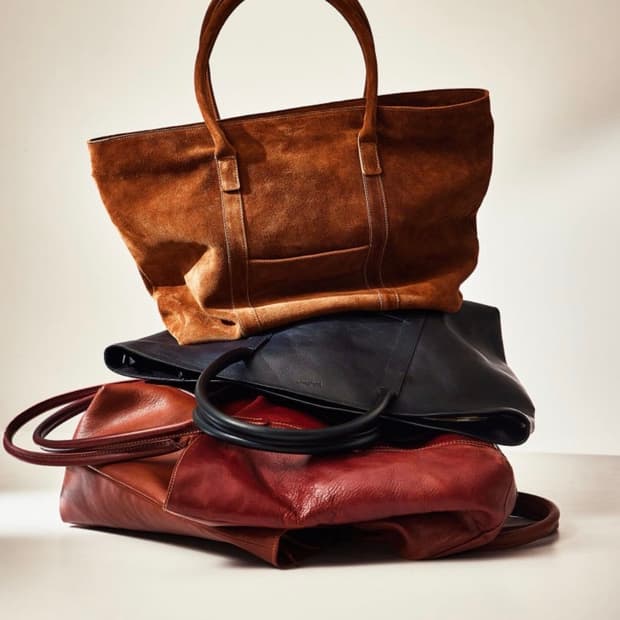 유니페어 에센셜 레더 토트백 삽니다. 