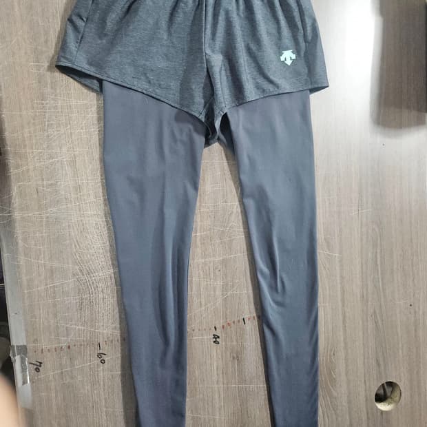 데상트 GYM 반바지 부착 레깅스  S