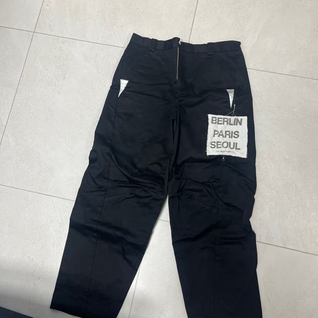 뮤지엄비지터 바지