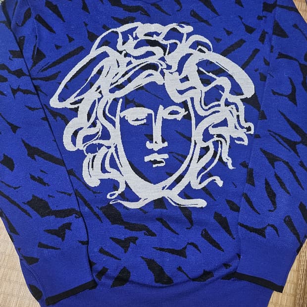 정품 베르사체 니트 48사이즈