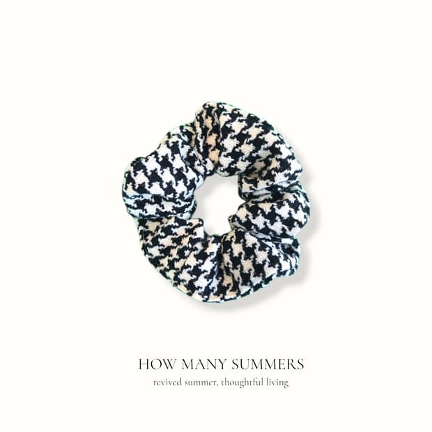 Small ​하운드투스 체크 블랙 모직 헤어스크런치 hair band