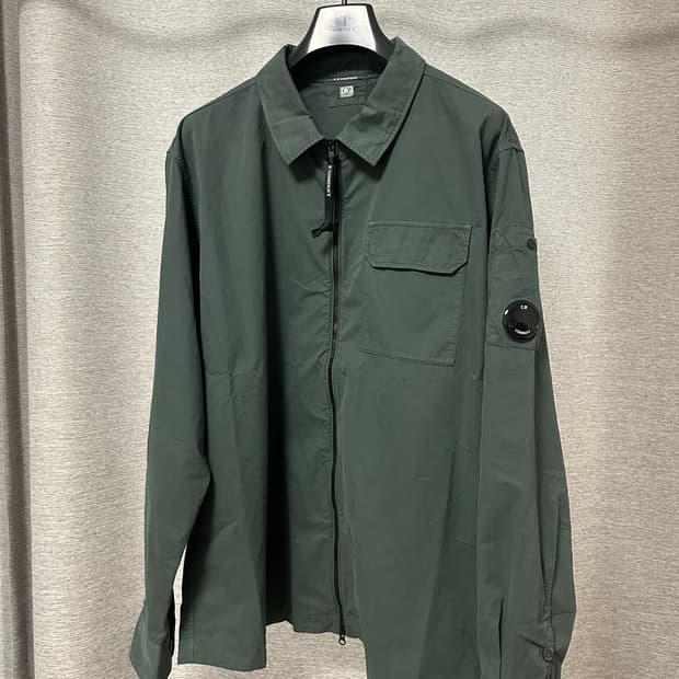 CP컴퍼니 렌즈와펜 개버딘 오버셔츠 올리브 (XXL)