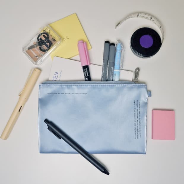 (공홈품절)아코크 마일스톤 새틴 파우치 블루