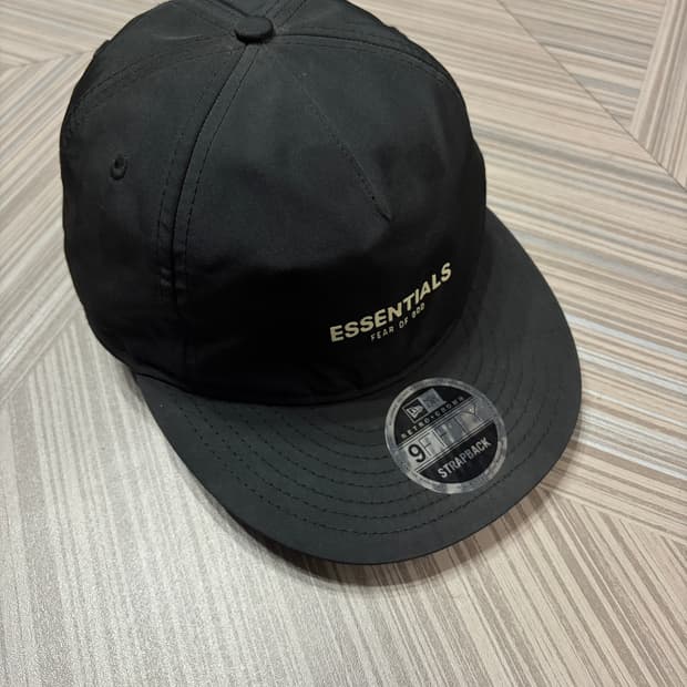 뉴에라 X 에센셜 콜라보 모자