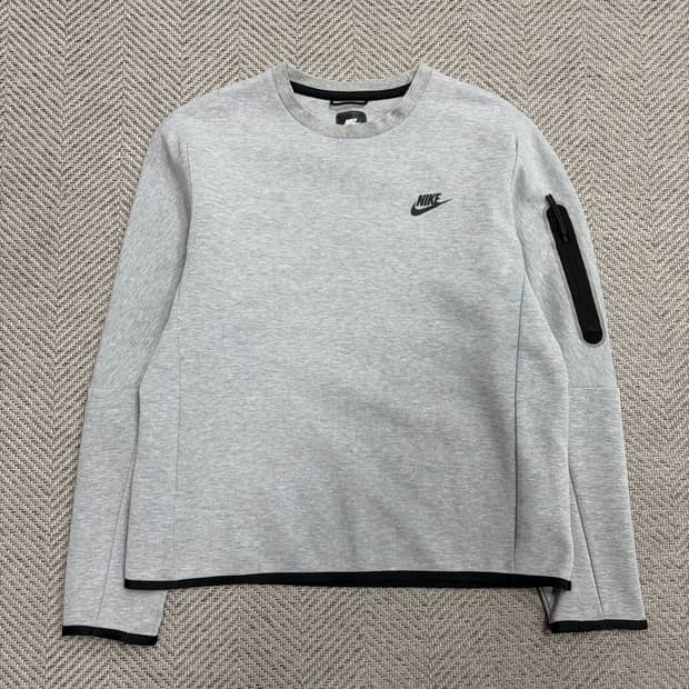 나이키 테크팩 맨투맨 v1646