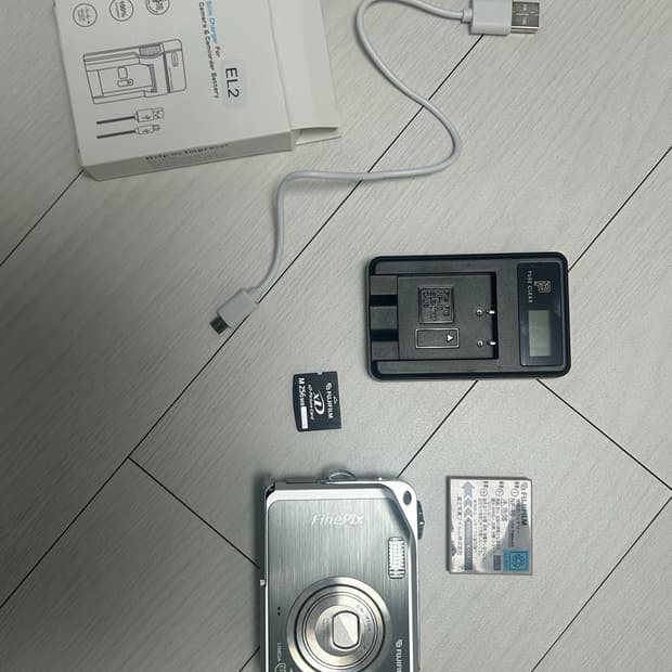 후지필름 파인픽스 v10