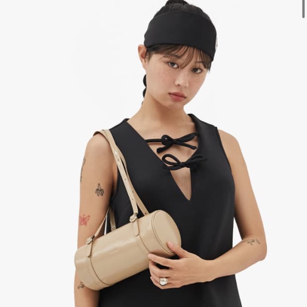 새제품/ 파인드카푸어 필로우백 23 누디 베이지 숄더백 토트백 원통백