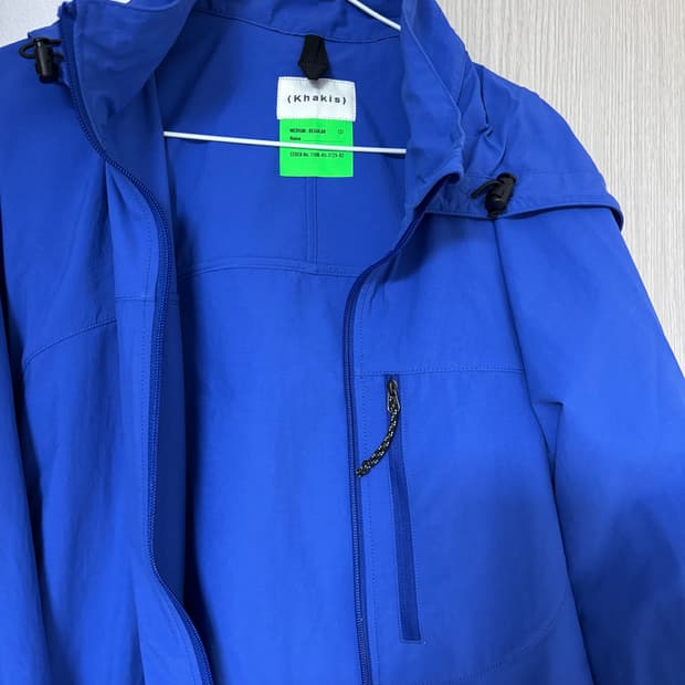 카키스 바람막이