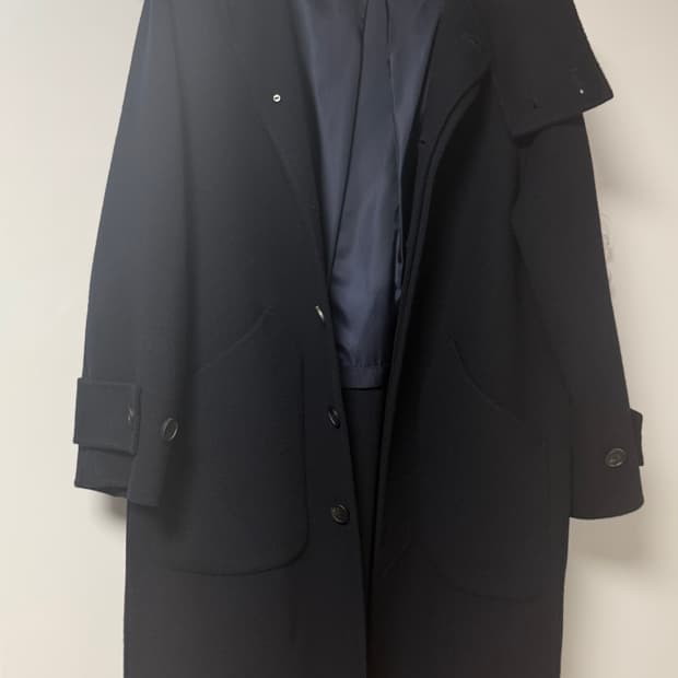 로리엣 핸드메이드 인버티드 플리츠 후디 코트(네이비)