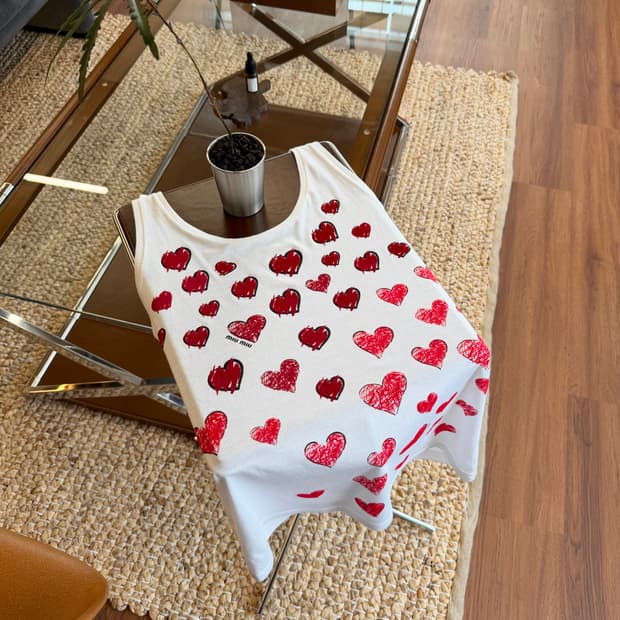 미우미우 14SS 벨벳 하트 슬리브리스