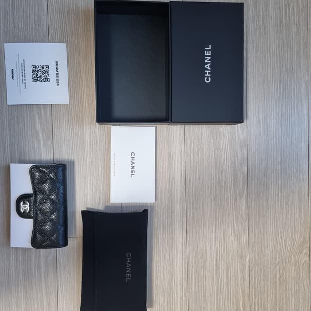 샤넬 클래식 카드 홀더 그레인드 카프스킨 & 실버 메탈 블랙