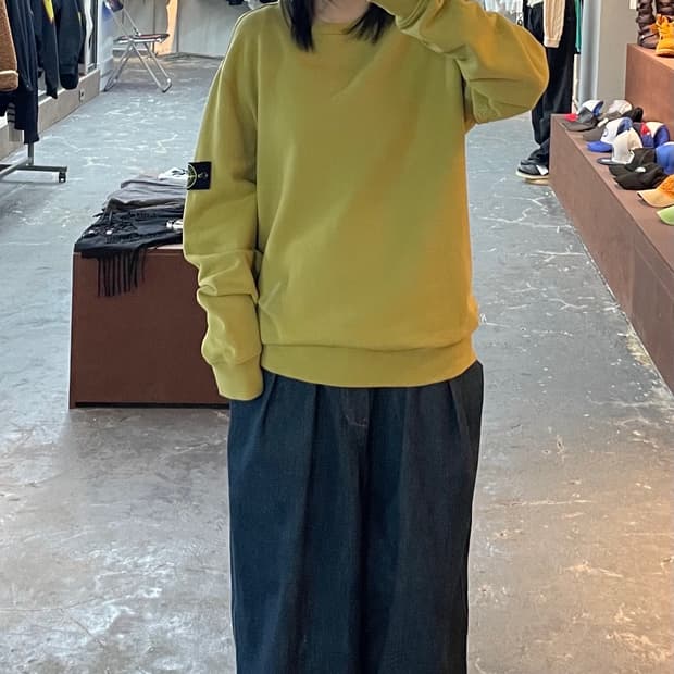 스톤아일랜드 와펜로고 머스타드 스웻셔츠 H1065