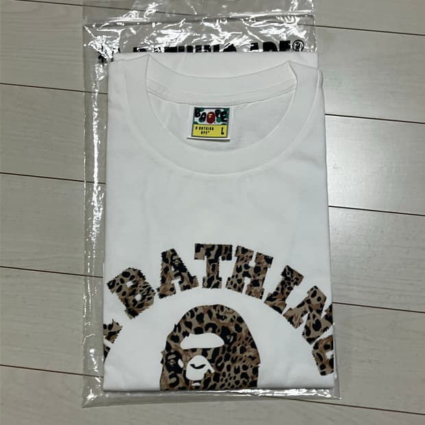 베이프 와일드 레오파드 패턴 컬리지 화이트 반팔 L