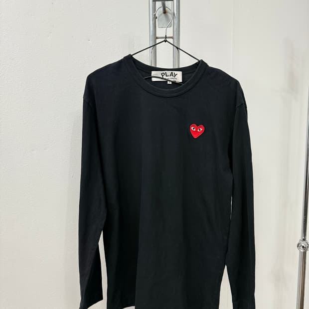 꼼데가르송 슬리브긴팔 레드하트