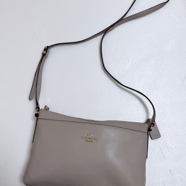 코치 정품 베이지 크로스백 / 슬림 미니백 / 데일리 추천 (상태최상)