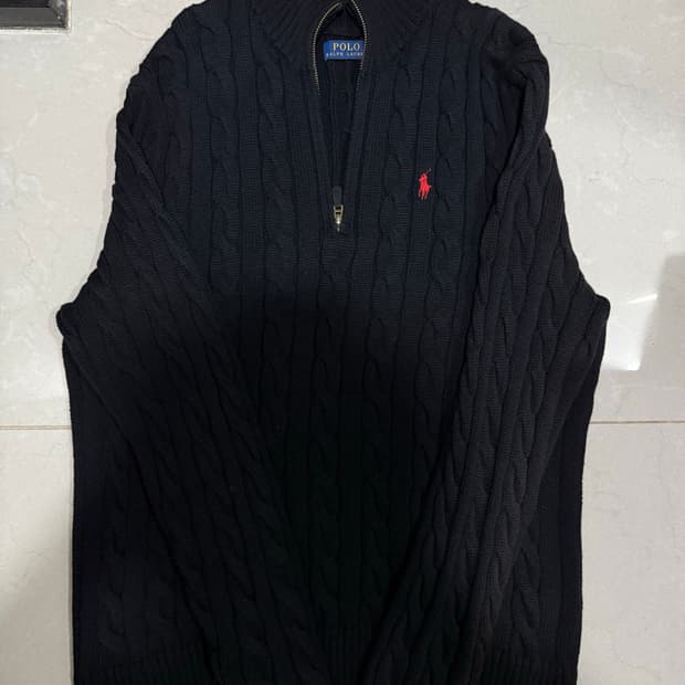 신형택 폴로 케이블 반집업 니트 