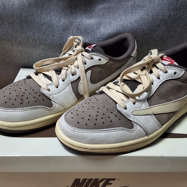 나이키 에어 조던1 트래비스 스캇 리버스모카