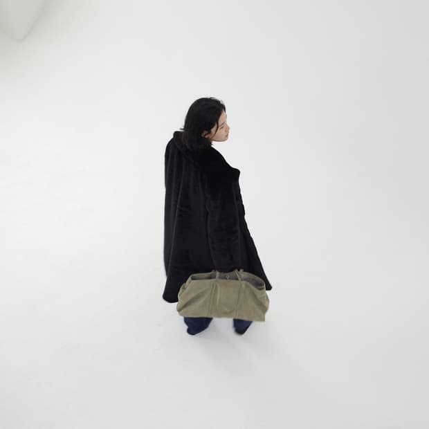 Hwi 휘 L 스웨이드 토트백 타우페