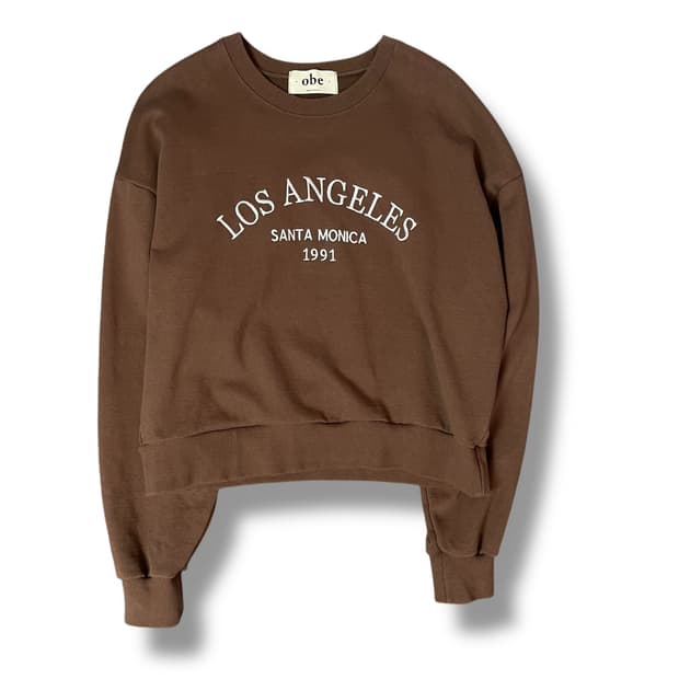 OBE 산타모니카 빅 자수 로고 브라운 크롭 맨투맨