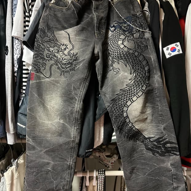 카라쿠리타마시 용 자수 진