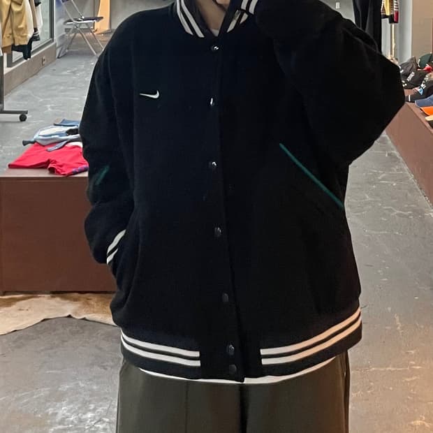 나이키 로고 블랙 바시티 자켓 H2654