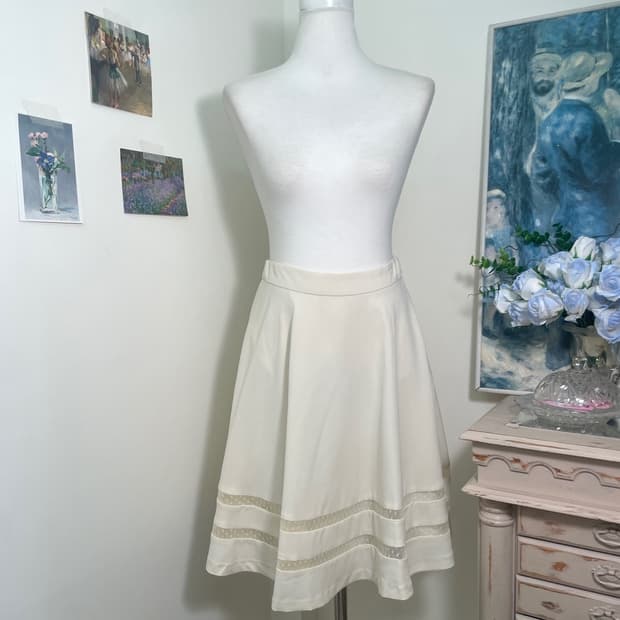 CECIL MCBEE ivory lace trim midi skirt