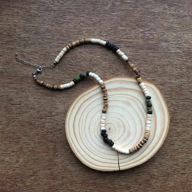 green wood necklace
