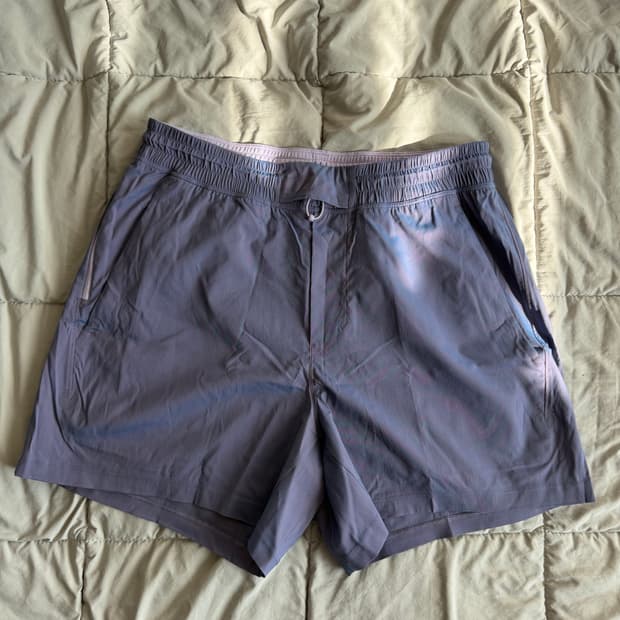 룰루레몬 페이스 브레이커 남성 5인치 m 사이즈 새상품 판매합니다.