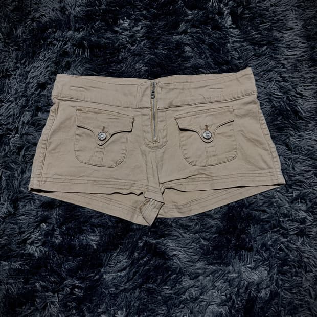 베이지 앞 포켓 디테일 마이크로 숏 팬츠 