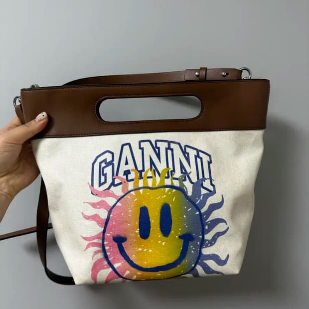 가니 ganni 스마일 가방 토트백 크로스백