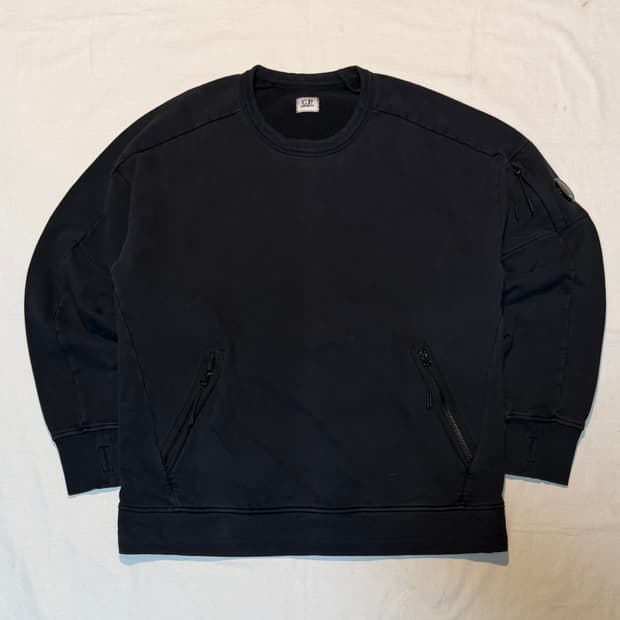 CP 컴퍼니 렌즈와펜 캥거루포켓 지퍼 맨투맨 블랙