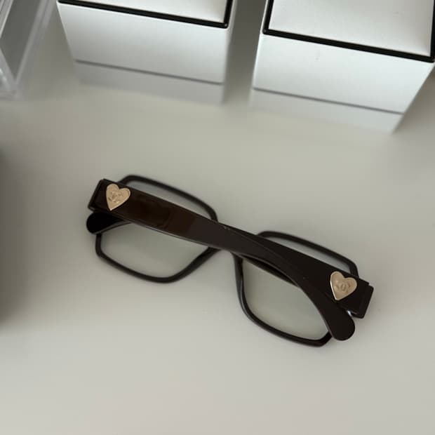 샤넬 하트 템플 안경 브라운