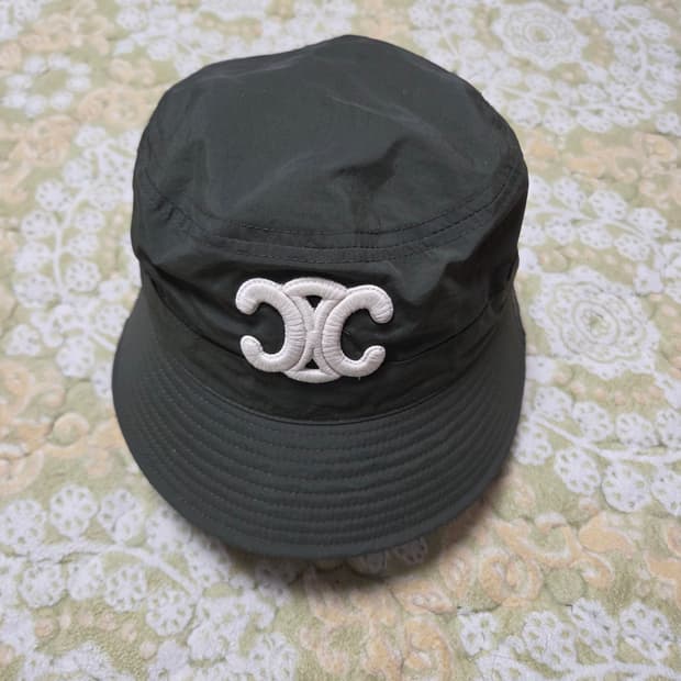 셀린느 트리오페 버킷햇 남여공용