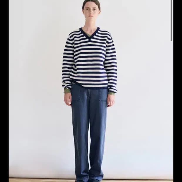 낫띵리튼 몰리 브이넥 풀오버