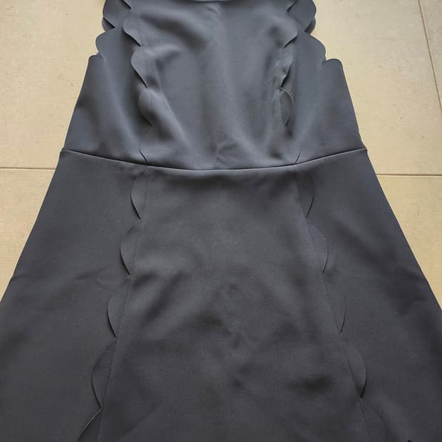 H&M 블랙커팅 미니원피스