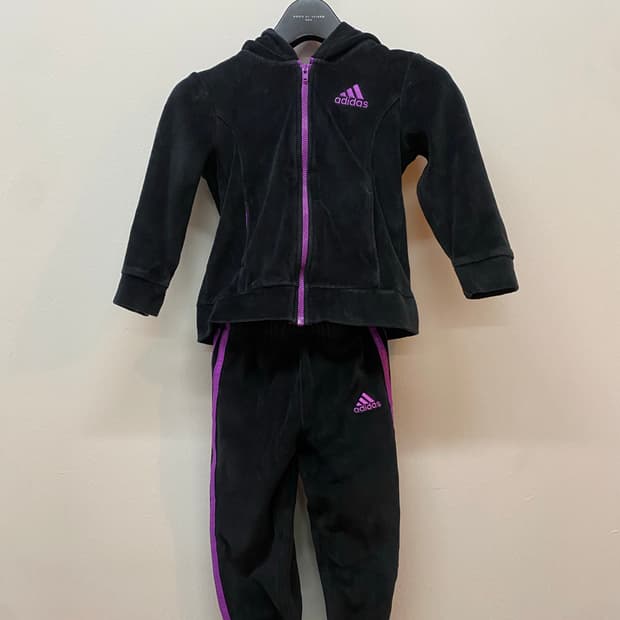 아디다스 키즈 벨벳 트레이닝복 세트 3T