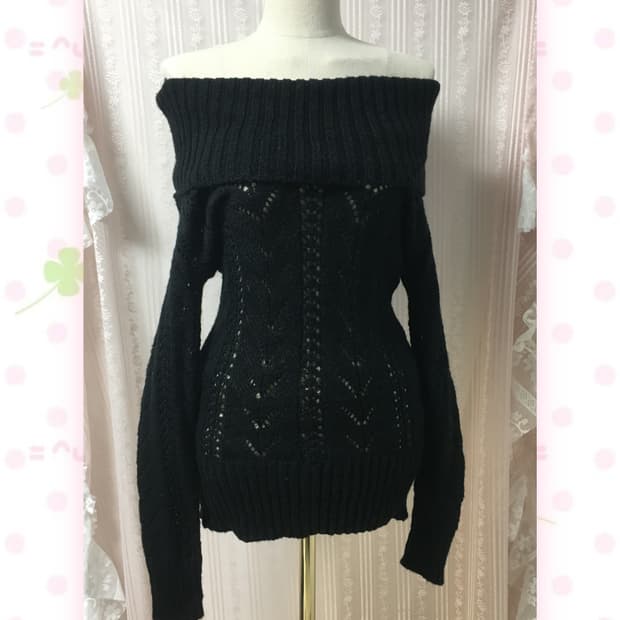 블랙 글리터 오프숄더 니트