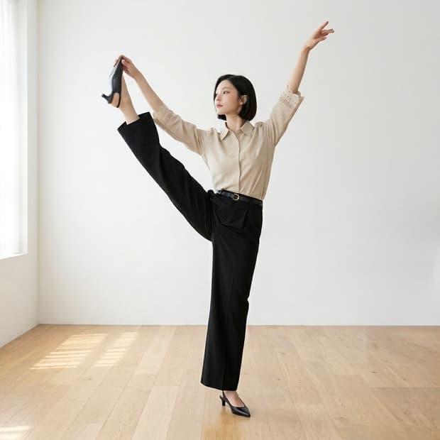 베이지 펀칭 블라우스