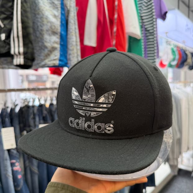 아디다스 스냅백 블랙