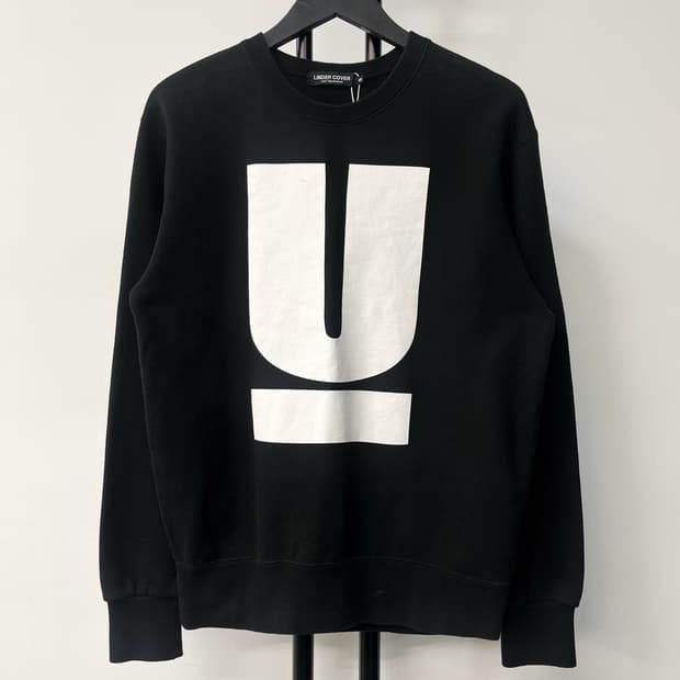 언더커버 U 로고 프린티드 스웻셔츠