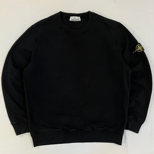 22FW 스톤아일랜드 와펜 크루넥 맨투맨 블랙